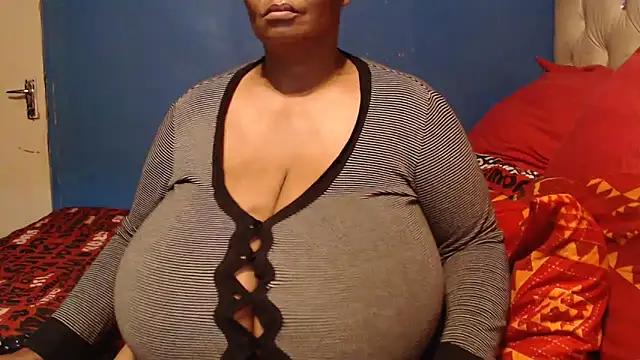 Snapshot of CUTEFIRMMELONSS chatting on November 8, 2025, 7:50 pm CUTEFIRMMELONSS online show from November 8, 2025, 7:50 pm