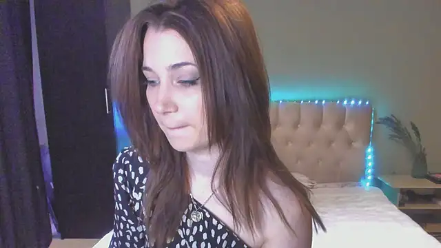 Carina E online show from May 13, 2026, 6:42 am