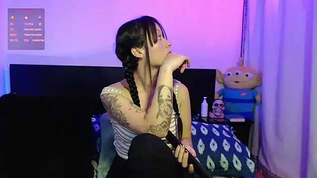 Snapshot of it_l chatting on November 12, 2025, 9:57 am it l online show from November 12, 2025, 9:57 am