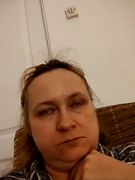 Snapshot of She-devilx chatting on February 17, 2026, 10:40 pm She-devilx online show from February 17, 2026, 10:40 pm