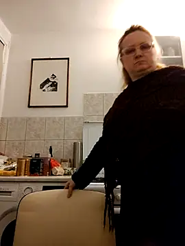 Snapshot of She-devilx chatting on February 18, 2026, 11:01 pm She-devilx online show from February 18, 2026, 11:01 pm