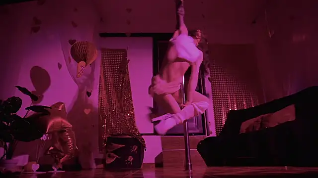 Snapshot of _Avriles_ chatting on March 3, 2025, 7:03 am  Avriles  online show from March 3, 2025, 7:03 am