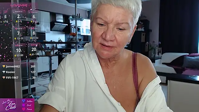 Snapshot of roxana_brooks chatting on July 6, 2026, 5:15 pm roxana brooks online show from July 6, 2026, 5:15 pm