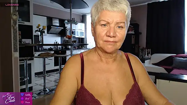 Snapshot of roxana_brooks chatting on July 2, 2026, 10:32 am roxana brooks online show from July 2, 2026, 10:32 am