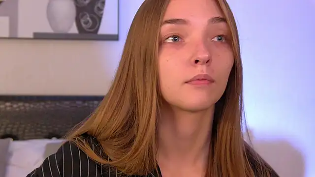 VirginieCruz online show from September 25, 2025, 5:35 am