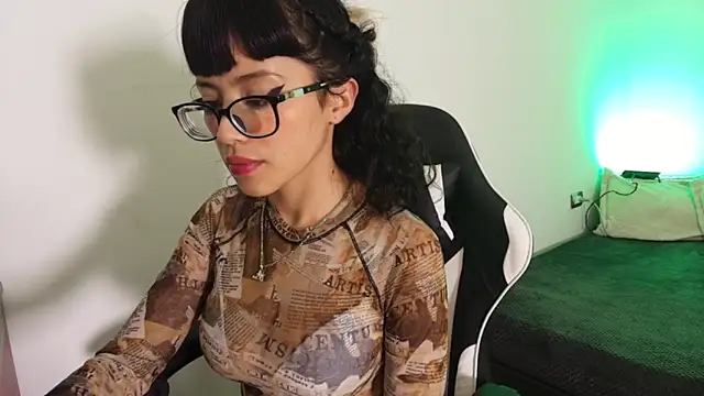 Marcelinee   online show from November 25, 2025, 10:43 pm