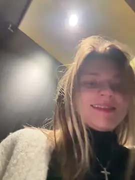 ValenciaShock online show from December 17, 2025, 6:40 am