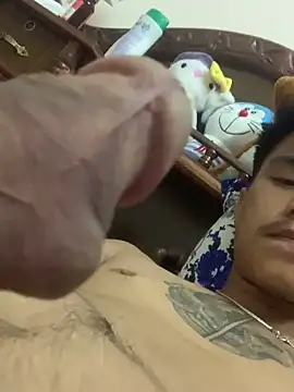 Hullax online show from November 8, 2025, 4:54 pm