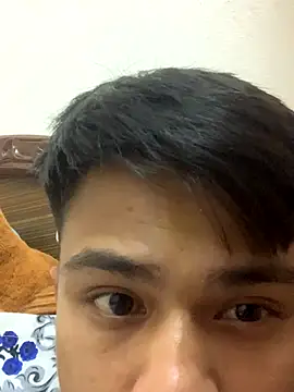 Hullax online show from November 3, 2025, 3:48 pm