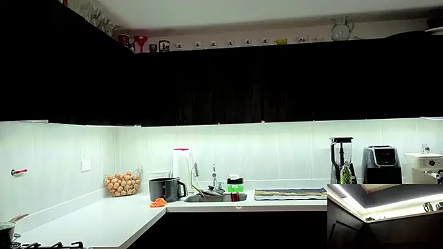 Mala Bad online show from December 16, 2025, 3:38 pm