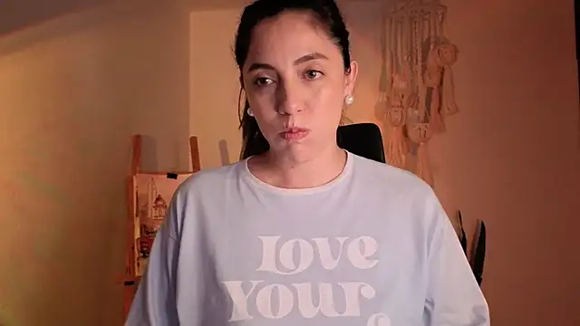 Snapshot of Mala_Bad chatting on October 27, 2025, 3:57 pm Mala Bad online show from October 27, 2025, 3:57 pm