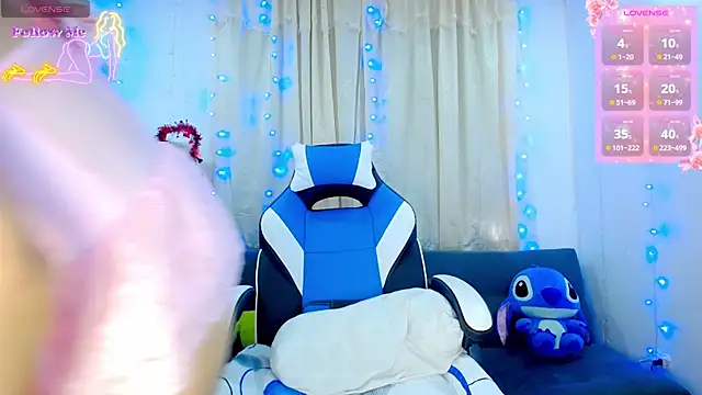 Snapshot of Aleexx___ chatting on November 19, 2025, 5:35 pm Aleexx online show from November 19, 2025, 5:35 pm