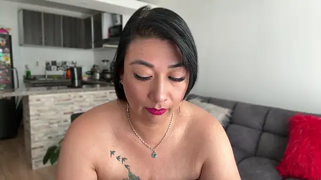 Karina Yang online show from April 14, 2026, 6:02 pm