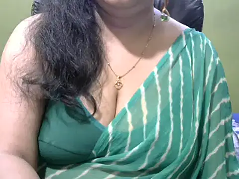 Snapshot of Mona_love143 chatting on November 11, 2025, 11:49 am Mona love143 online show from November 11, 2025, 11:49 am