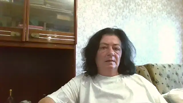 Snapshot of GypsiQueen2 chatting on July 2, 2026, 3:23 am GypsiQueen2 online show from July 2, 2026, 3:23 am