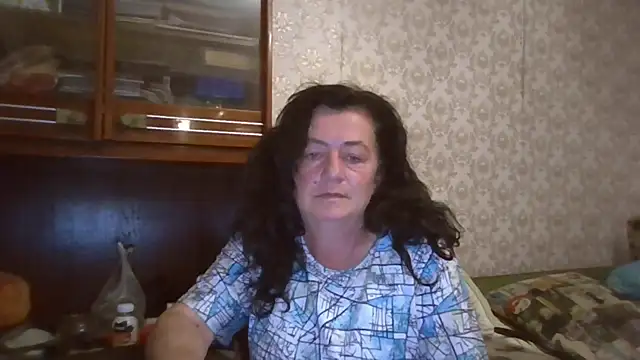 GypsiQueen2 online show from September 15, 2025, 7:36 pm