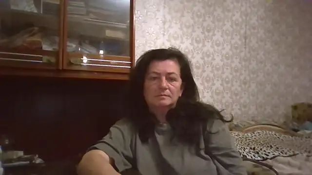 GypsiQueen2 online show from November 15, 2025, 4:00 pm