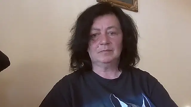 GypsiQueen2 online show from May 3, 2026, 3:15 pm