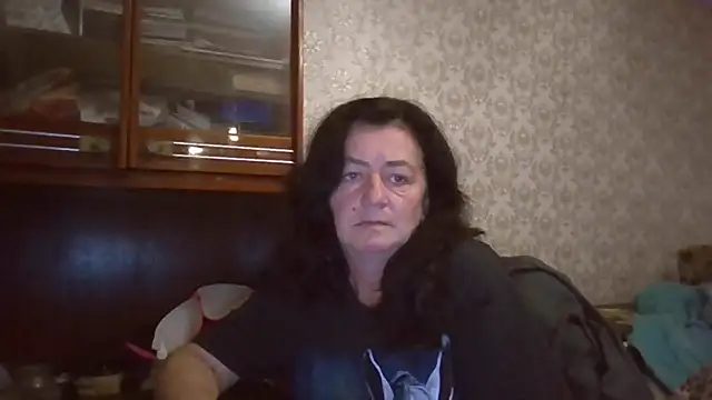 GypsiQueen2 online show from October 10, 2025, 5:14 pm