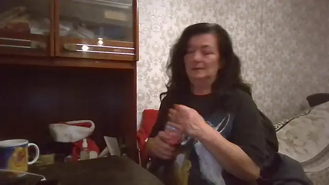 GypsiQueen2 online show from October 2, 2025, 9:18 pm