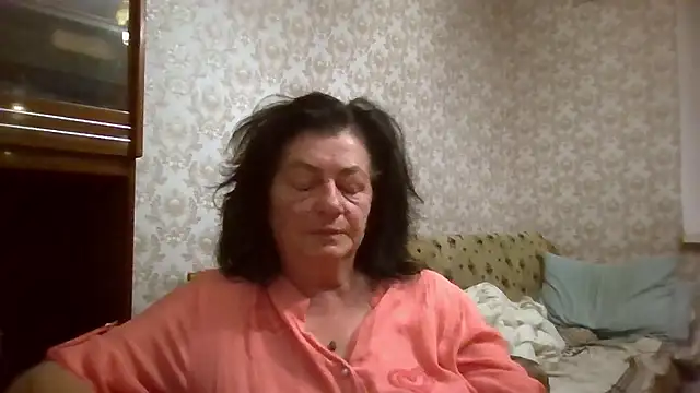 Snapshot of GypsiQueen2 chatting on June 27, 2026, 12:38 am GypsiQueen2 online show from June 27, 2026, 12:38 am