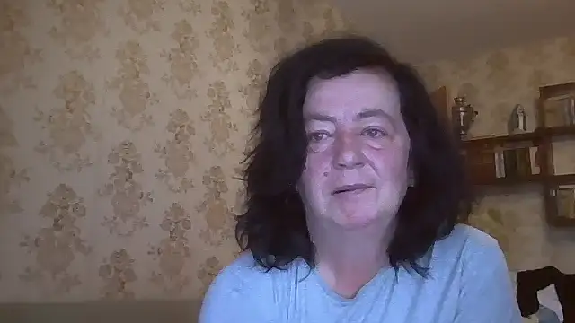 Snapshot of GypsiQueen2 chatting on July 10, 2026, 4:12 am GypsiQueen2 online show from July 10, 2026, 4:12 am