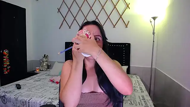 naughty girl 4u online show from October 1, 2025, 4:44 pm