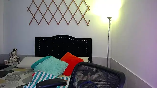 naughty girl 4u online show from October 8, 2025, 8:09 pm