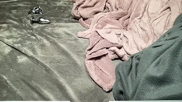 shyguy728683 online show from September 15, 2025, 11:38 pm