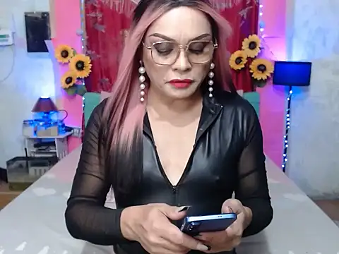 Snapshot of UrAsianPrincessDanie chatting on April 25, 2026, 7:00 pm UrAsianPrincessDanie online show from April 25, 2026, 7:00 pm