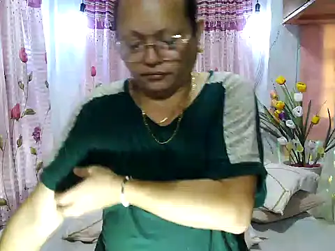 Snapshot of UrAsianPrincessDanie chatting on March 14, 2025, 1:05 am UrAsianPrincessDanie online show from March 14, 2025, 1:05 am