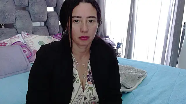 sara hott 1 online show from November 14, 2025, 3:37 pm