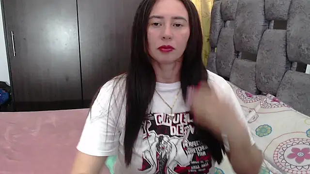 sara hott 1 online show from June 4, 2026, 6:56 pm