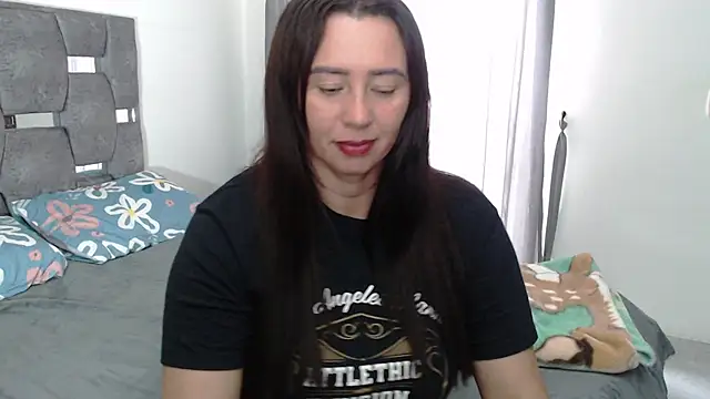 sara hott 1 online show from May 15, 2026, 7:45 pm
