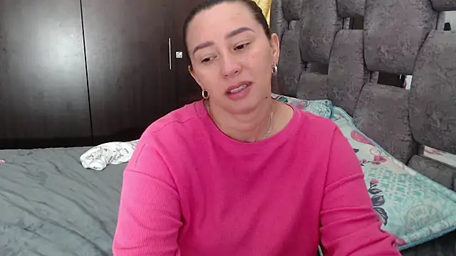 Snapshot of sara_hott_1 chatting on July 16, 2026, 2:58 pm sara hott 1 online show from July 16, 2026, 2:58 pm
