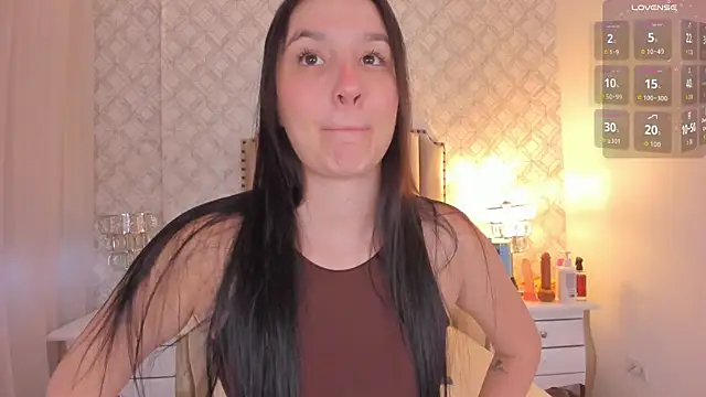 Pia Johnson  online show from April 21, 2026, 11:39 am