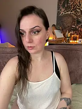 Snapshot of hades4ness chatting on April 2, 2026, 1:18 pm hades4ness online show from April 2, 2026, 1:18 pm