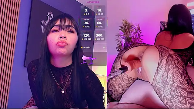 Snapshot of Sweet_Susie_ chatting on December 13, 2025, 9:10 pm Sweet Susie online show from December 13, 2025, 9:10 pm