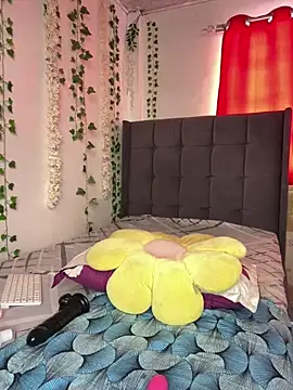 Snapshot of DazedGlade chatting on December 18, 2025, 11:58 am DazedGlade online show from December 18, 2025, 11:58 am