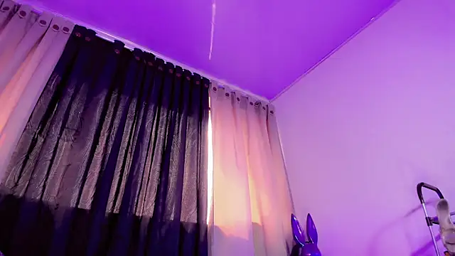 lesly xx online show from February 27, 2026, 7:35 pm