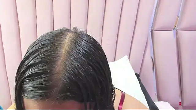 ValenTitis online show from December 2, 2025, 8:43 pm