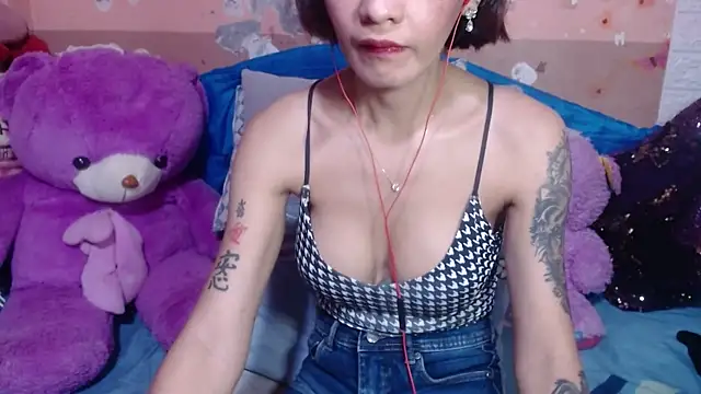 Snapshot of TS_Peachy chatting on October 25, 2025, 10:25 am TS Peachy online show from October 25, 2025, 10:25 am