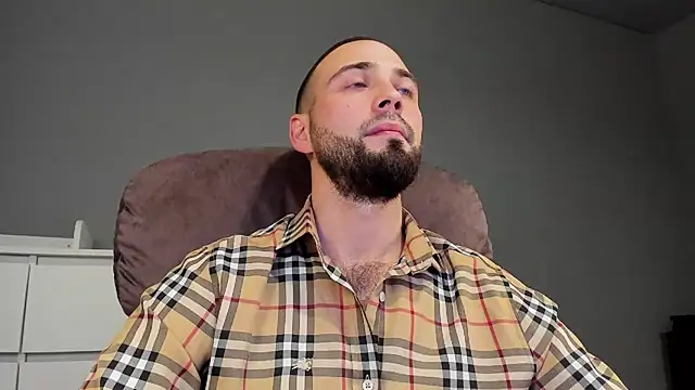 Snapshot of A_____________ chatting on September 27, 2025, 7:20 pm A online show from September 27, 2025, 7:20 pm