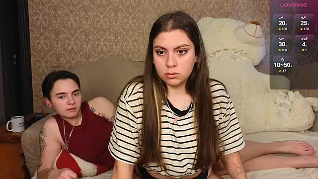 Snapshot of twobabesweet chatting on September 25, 2025, 2:50 am twobabesweet online show from September 25, 2025, 2:50 am