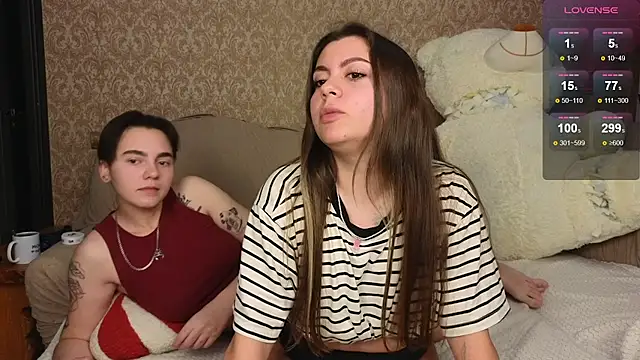 Snapshot of twobabesweet chatting on September 28, 2025, 5:47 am twobabesweet online show from September 28, 2025, 5:47 am