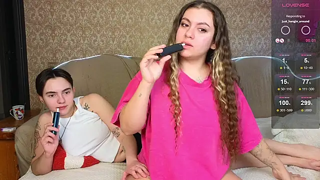 Snapshot of twobabesweet chatting on March 8, 2025, 3:06 am twobabesweet online show from March 8, 2025, 3:06 am