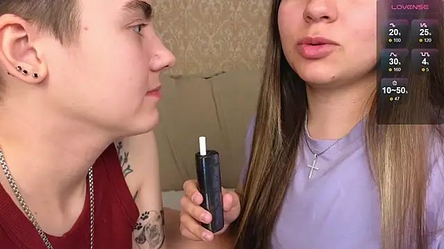 Snapshot of twobabesweet chatting on October 2, 2025, 5:22 am twobabesweet online show from October 2, 2025, 5:22 am