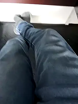 Snapshot of robinsan1010 chatting on March 8, 2025, 4:23 am robinsan1010 online show from March 8, 2025, 4:23 am