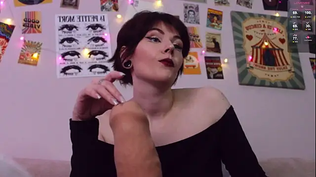 Luna Blake online show from April 24, 2026, 3:36 pm