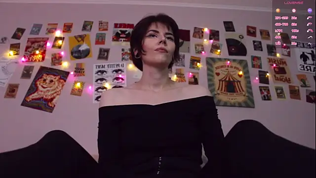 Luna Blake online show from June 21, 2026, 5:52 pm